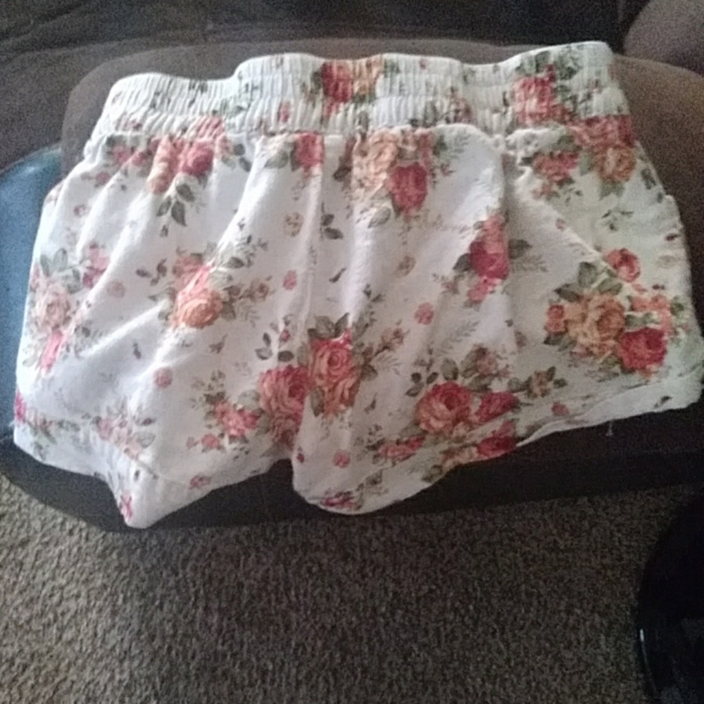 Shorts - Picture 3 of 3